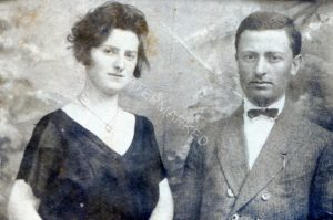 חליה ואחיה גור אריה. 
גור אריה לרר, יליד 1904, נספה בשואה בברסטצ'קה.