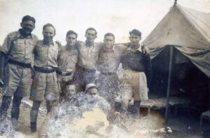 השתלמות מפקדים בשפייה שליד זכרון יעקב. מתי ארזי מימין, צבי אברמסון שלישי ומרדכי ("ג'דה") עופר משמאל (בתמונה חבולה יש לומר). 
חיה בדנר (ירושלמי) מספרת לי שכחניכה צעירה בגדנ"ע בשנות הארבעים המוקדמות, "ג'דה" השביע אותה וחניכים נוספים ל"הגנה" בטקס הנחת היד על תנ"ך ואקדח שנערך בחצר אלדמע (מרכז "ההגנה") שבשכונת בורוכוב.