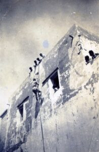 השתלשלות מגג בשפייה.