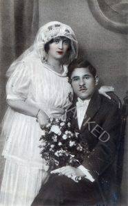 מיכאל גולדברג ואטק'ה פאהן ביום חתונתם
9 בינואר 1921.
