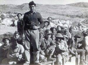 כיתוב על גב התמונה: חרבת אטללה (= נקודת הכינוס הגדודית), 24 בדצמבר 1948, פלוגה ג' גדוד 33.  
אך ארבעה ימים לפני הקרב ! לא רבים מהמצולמים שרדו, אם בכלל.