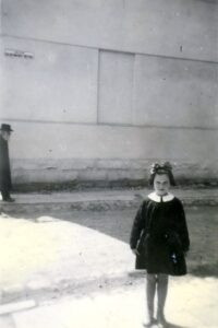 בתו של מוניו .... אין פרטים מזהים מעבר לכך.