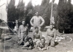 דב עומד מאחור.