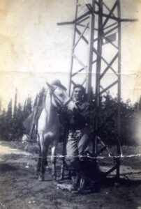 דב הורביץ נוטר רכוב, אבן יהודה, תחילת 1946.