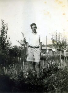 30 באוגוסט 1946, תמונה יפה של דב אשר היתה, ללא ספק, בעלת משמעות גדולה לאמו (ראו כיתוב על גבה).