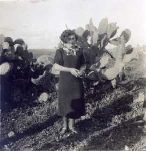 1935 - אותו זמן ואותו מקום
כנראה רבקה מרקוס.