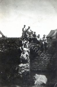ליד המחנה.