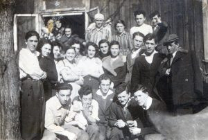 3 בפברואר 1936, שמעון למטה שני משמאל.