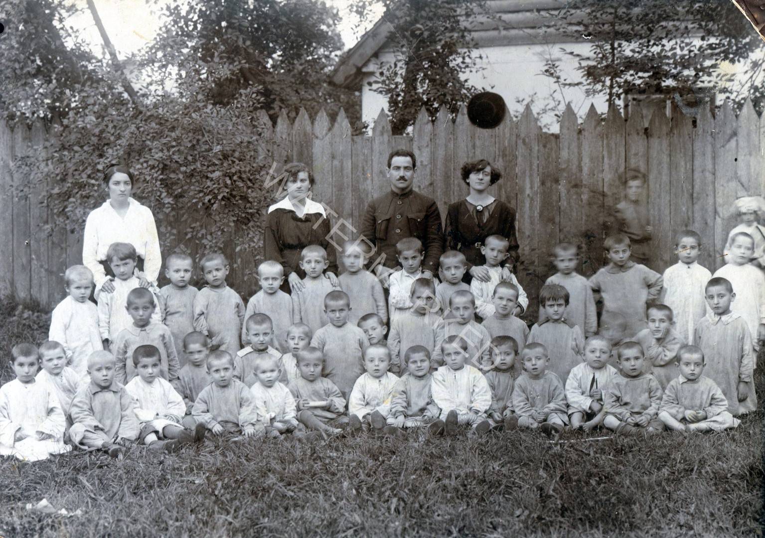 רובנה ילדים אחרי מלחמת העולם הראשונה