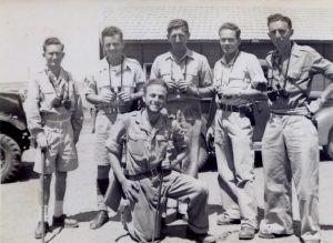 כנ"ל
עומד שני משמאל המ"פ (פל' א') רם רון, במרכז מנחם שהיה סמג"ד ולאחר מכן מג"ד לזמן קצר, שני מימין המ"פ (פל' ב') אשר לוי. כורע, מפקד החבלנים עזרא איילון. (מ"פ ג' היה גרשון לנדמן). בשלב מאוחר יותר קיבל את הפיקוד על פל' א' שאול רמתי ורם רון מונה לתפקיד סמג"ד גד' 35.