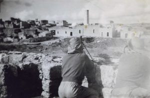 דואימה, פברואר 1949
פרויקה עם מקלע "שאטו" צרפתי, כלי טוב ויעיל רק שהדורגל שלו היה גדול ולא נח.