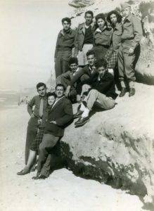 על חוף הים בנתניה
לאחר קורס קשר של כשלושה שבועות, נשלח אפרים לפעולתו הראשונה כלוחם, נגד ערביי הכפר שווייקה. פיקד על הפעולה יוסי המכונה "קיטבג" מקבוץ עין שמר. המוטיבציה לצאת לכל פעולה היתה עצומה, מספר אפרים, הקשרים ממש נלחמו על הזכות הזאת.