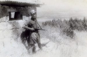 גדוד 32, תל חי
אחרי מאורעות כיס פלוג'ה, פורק גדוד 35 ואנשיו פוזרו בין יתר הגדודים. דב צורף לגד' 32. כאן בתל חי לאחר עליית החטיבה לפעילות בצפון.