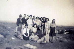 אותו טיול, 1944