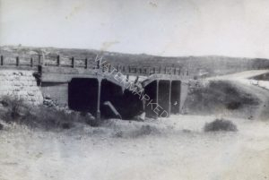 גשר מפוצץ בין ראש העין לגבעת כח
מאוחר יותר בוצע פיצוץ נוסף כדי להשלים את הנזק.