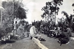 כיתוב: כפר יעבץ, 5.3.1948
בתמונה: בגלל שהכח לא הוחלף כמתוכנן לאחר חודש ימים, ושהייתם במקום התארכה ללא תוחלת, פתחו לאחר חודשיים בשביתת רעב ! כמחאה.