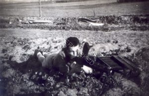 כיתוב: כפר יונה, 1948
בסיפור ההתקפה על האוטובוס הערבי כאמור, מי ש"הציל את היום" היה סרז'נט גרייבר האנגלי (אוהד הציונים) שפיקד על כח בריטי שהגיע לזירת הארוע ובדרכו, תוך עצימת עין, איפשר לכח התוקף להסתלק מהמקום.