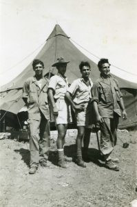 "החבריה", 1948
משמאל: דוד ישועה, מוישה ברבלט, אלי לוי, וראובן עזרא. החברה שבתמונות היו בקשרי חברות קרובים לאורך שנים.