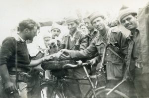 הכפר סקייה נמצא מדרום למחנה תל ליטוינסקי
כאן החברה מחפשים "מציאות" לאחר הכיבוש.