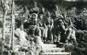 ההתחלה בגבעת רמב"ם.
בתחילת 1948, בעת שמחלקה דתית ראשונה בגדוד 33 נשלחה למשימות בירושלים, התארגנה בגבעת רמב"ם מחלקה דתית שניה. יהודה שורץ (שחור) בחזית מימין, זלמן דובין בחזית משמאל וחברו הטוב יוסף קלפנר ("ההונגרי") מעליו, נמנו על ראשוניה.
