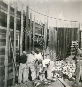 1940, הנחת היסודות ובניית הקירות לחדר האוכל.