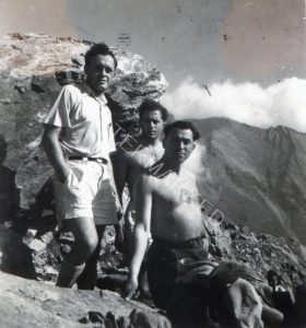 כשהשמש מכה, גם בהרים, וכשהשלג עדיין ניכר בכל מקום, יכול להיות קייצי ואפילו חם.