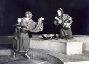 "הורדוס ומרים", שחורי מימין ודניאל פוגלסון כמשרתים.