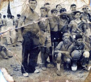 1936, שלמה שחורי כורע משמאל.
ספורטי מצטין בכל תחום אפשרי. זמן לא רב לאחר העליה ארצה כבר השתלב בקבוצת הכדורגל של הפועל ת-א. למד בפנימיה בבן שמן, היה פרחח בנשמתו ונהג לברוח לתל אביב כנוסע סמוי על גג האוטובוס ! בבית היה נעלם לעולמו על גדות הירקון כשסבתו בחיפוש מתמיד אחריו. שלמה הוא אחי אמי.