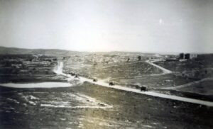 שיירה ירדנית עושה דרכה על כביש פלוג'ה - חברון. השיירה יצאה מה"כיס" עפ"י הסכם פינוי הכוחות המצרים הנצורים עם צה"ל.