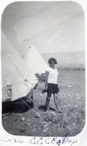 במאהל, 1928. כיתוב בבסיס התמונה: קבוץ .C.C.C.P (כלומר ברית המועצות), כנרת. ראו סקירה נרחבת בנספח.