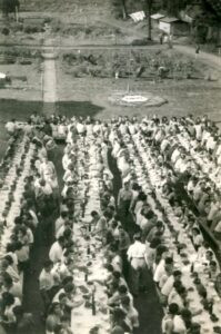 שאטו ד-בונף, מסיבה רבת משתתפים לקראת העליה ארצה.