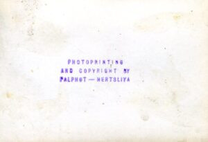 גב התמונה. 
Palphot (Palestine Photograph) - החברה ישראלית המובילה בתחומה, הוקמה בהרצליה בשנת 1934 ופעילה עד היום.